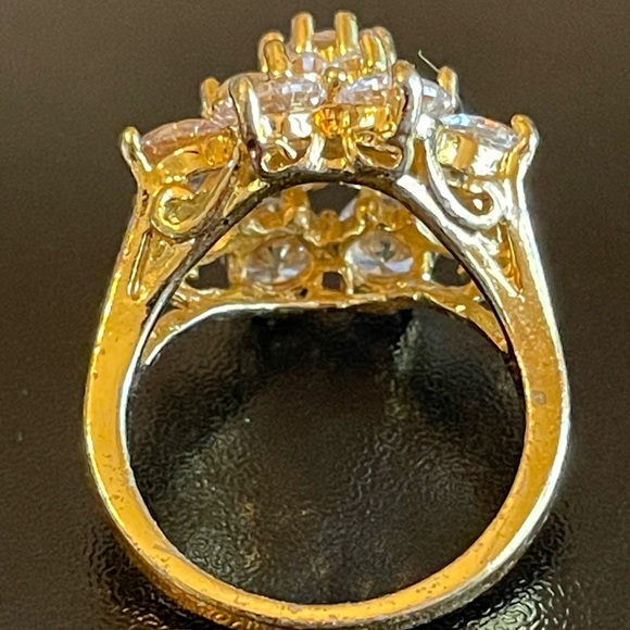 Austrian crystal 18k gold plated flower ring - Picture 4 of 9